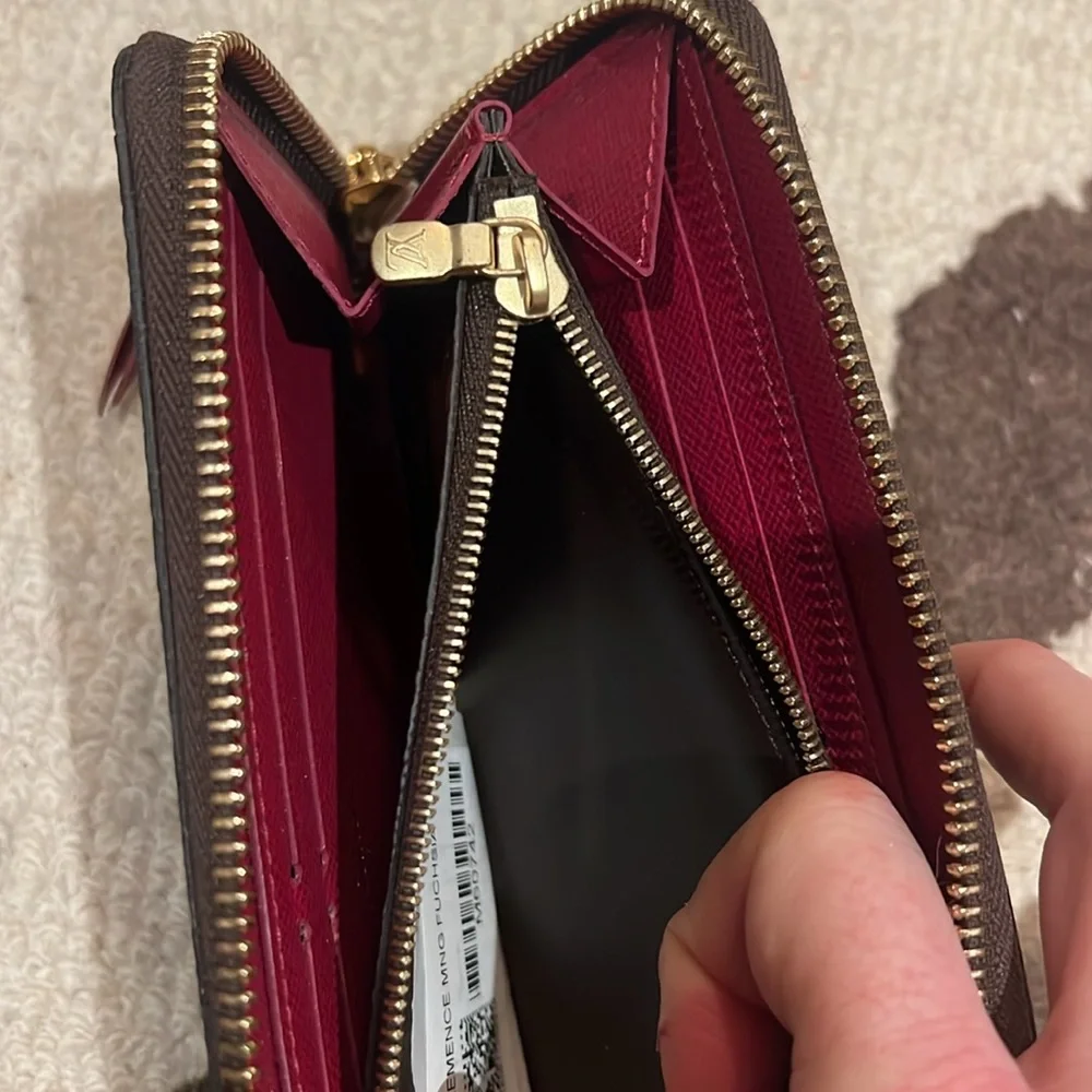 Louis Vuitton Clémence zip Wallet in Fuchsia.  Excellent Condition! - Picture 4 of 5